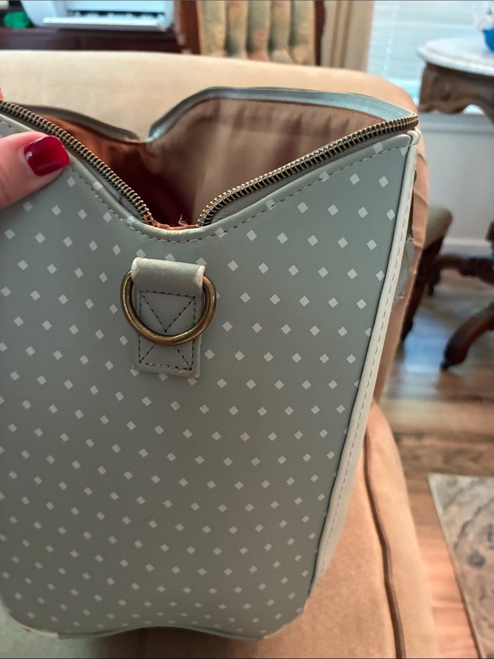 Loungefly Disney purse. Lady and the tramp scene. Like new condition - Picture 5 of 7